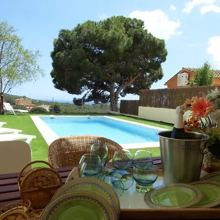 Villa Sleeps 14 Pool Wifi