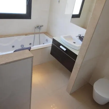 Sleeps 14 Pool Wifi Villa